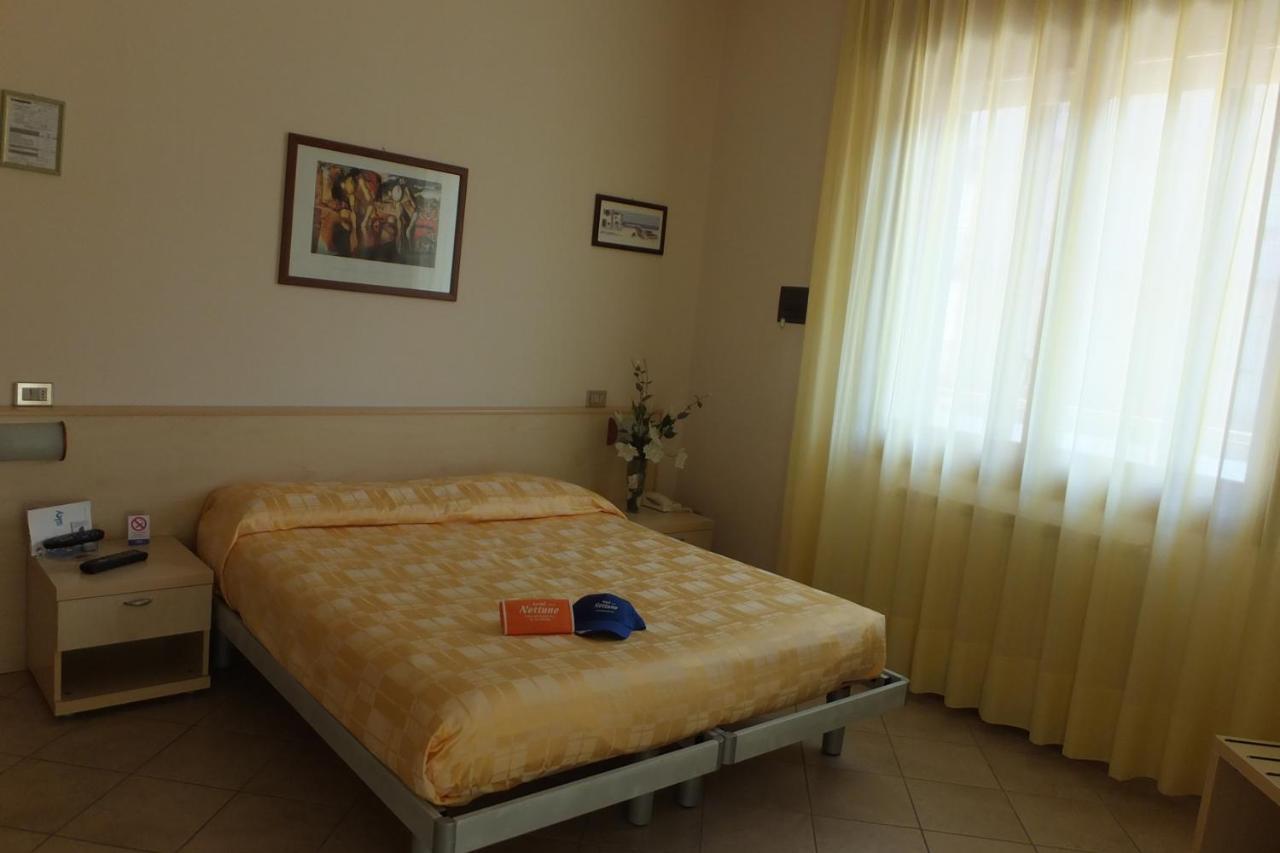 Hotel Nettuno Sottomarina Bagian luar foto