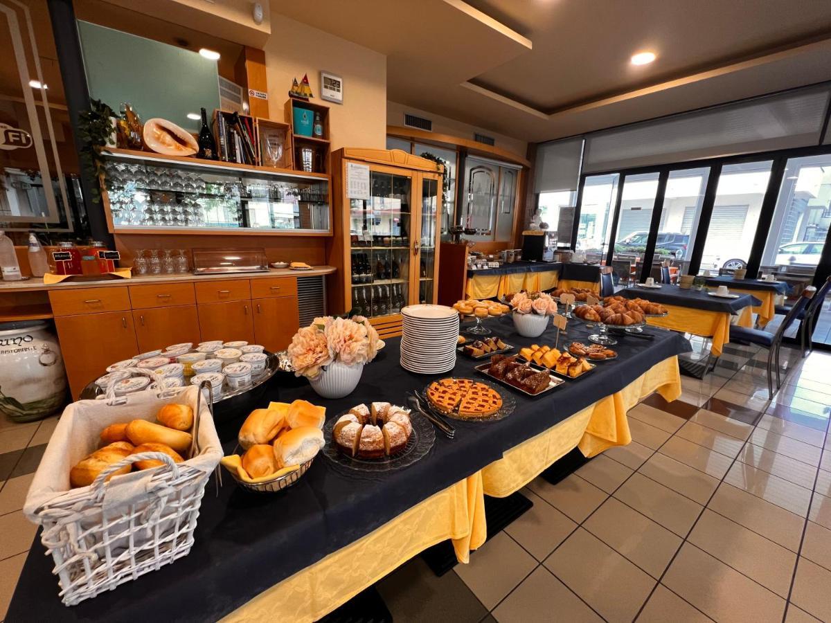 Hotel Nettuno Sottomarina Bagian luar foto