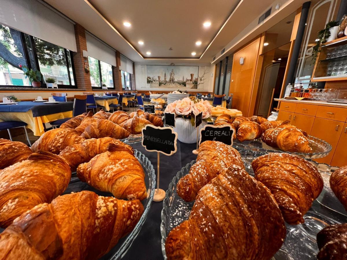 Hotel Nettuno Sottomarina Bagian luar foto