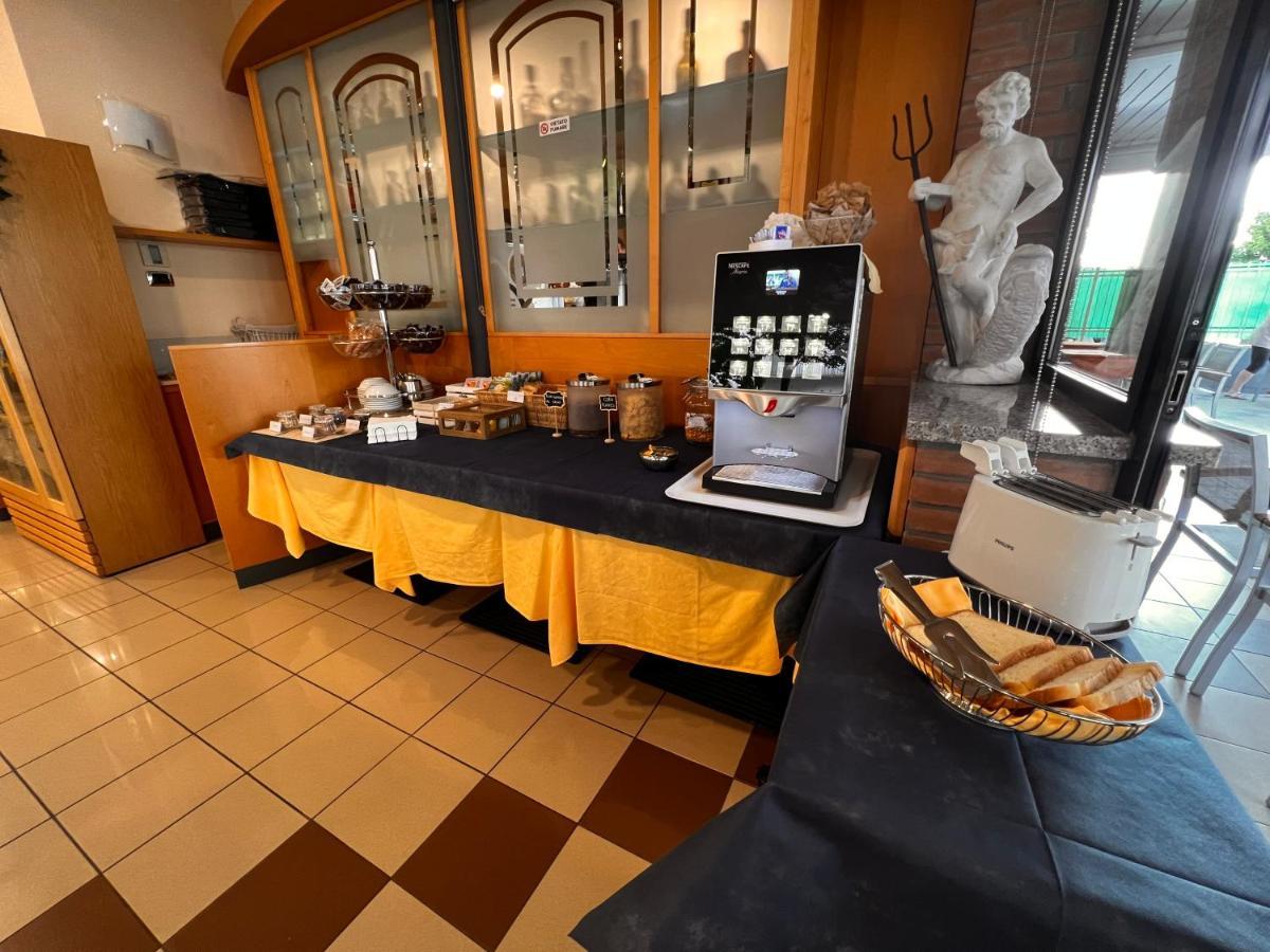 Hotel Nettuno Sottomarina Bagian luar foto