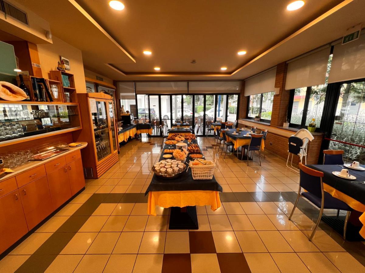 Hotel Nettuno Sottomarina Bagian luar foto